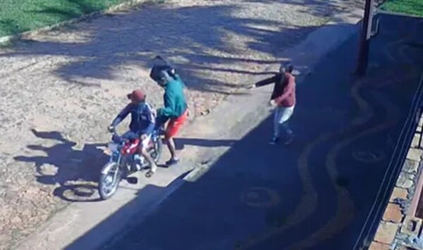 Luque: gracias a GPS atrapan a dos motoasaltantes y víctima recupera pertenencias - Nacionales - ABC Color