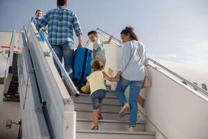 Viajar ligero: Las ventajas y los sacrificios de los vuelos “low cost” - MarketData