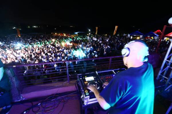 Crónica / (GALERÍA) Explotó La Noche Blanca de "El Retrovisor"