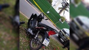 Militar iba a su trabajo, chocó contra un árbol y murió