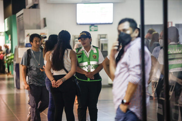 El aeropuerto de Lima reanuda sus operaciones, tras un accidente en la pista - MarketData