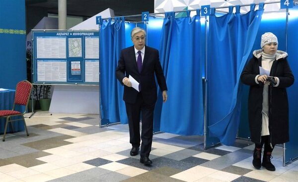 Tokáyev es reelegido presidente de Kazajistán con la venia de Nazarbáyev