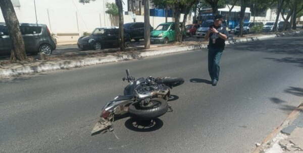 Conductor de camión atropella y mata a motociclista - Noticiero Paraguay