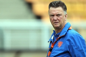 Van Gaal confirmó que Depay no estará en el debut