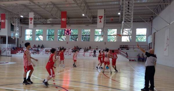 La Nación / Realizaron comilona por el sueño de una cancha de básquet en San Lorenzo