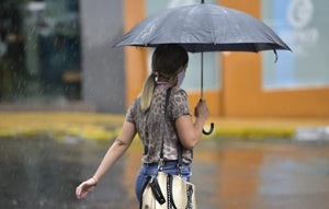Pronostican lunes cálido y con lluvias