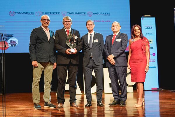 Empresas e instituciones son premiadas por su compromiso social y ambiental - MarketData