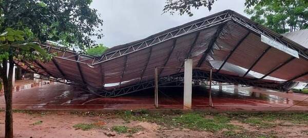 Crónica / Destrozos mante dejó el temporal a su paso por Santaní