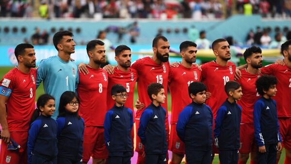 Los futbolistas iraníes no cantaron el himno en señal de protesta