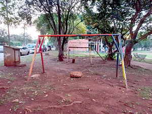 Vecinos del Área 4 organizan una rifa solidaria para recuperar la plaza Ypoá - La Clave