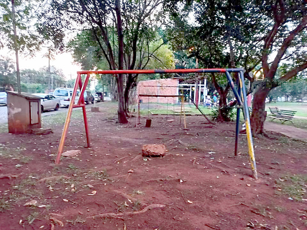 Vecinos del Área 4 organizan una rifa solidaria para recuperar la plaza Ypoá - La Clave