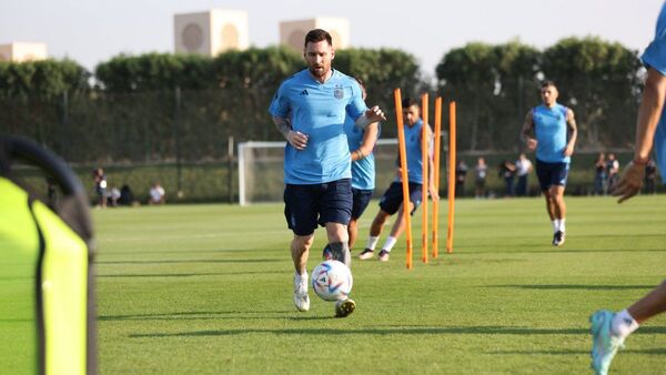 Con Messi y sin Guido Rodríguez