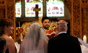 Oficialismo impulsa ley para ayudar con 20 mil euros a parejas que se casen solo por iglesia - OviedoPress