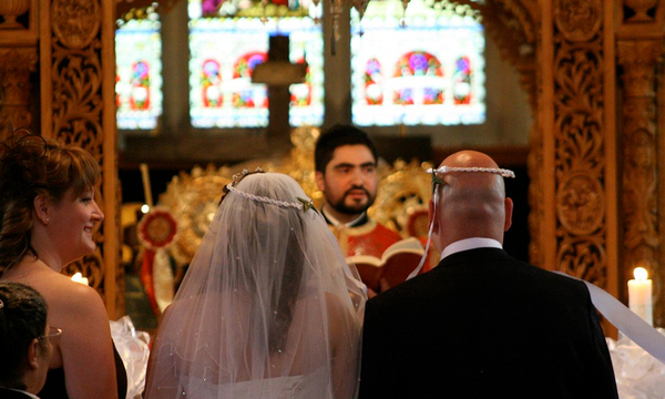 Oficialismo impulsa ley para ayudar con 20 mil euros a parejas que se casen solo por iglesia - OviedoPress