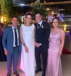 El futbolista Alan Benítez pasó al club de los casados - Gente - ABC Color