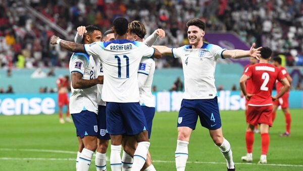 Inglaterra golea a Irán y se viste de favorita