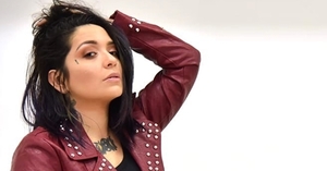 ¿Desafiando la gravedad? Andrea Valobra retó a la sensualidad y mostró un poco más