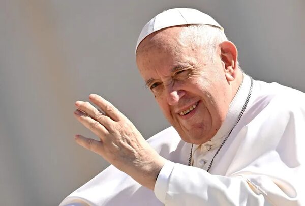 Papa Francisco y su mensaje al Paraguay tras recibir un poncho para`i - Nacionales - ABC Color