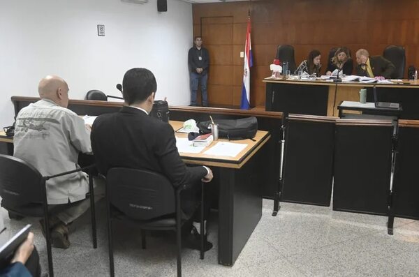 Sextorsión: Tribunal excluye parte de la acusación contra el capitán Rubén Valdez - Nacionales - ABC Color