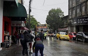 Mercado 4: Denuncian falta de refugios para pasajeros - Nacionales - ABC Color