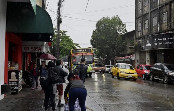 Mercado 4: Denuncian falta de refugios para pasajeros - Nacionales - ABC Color