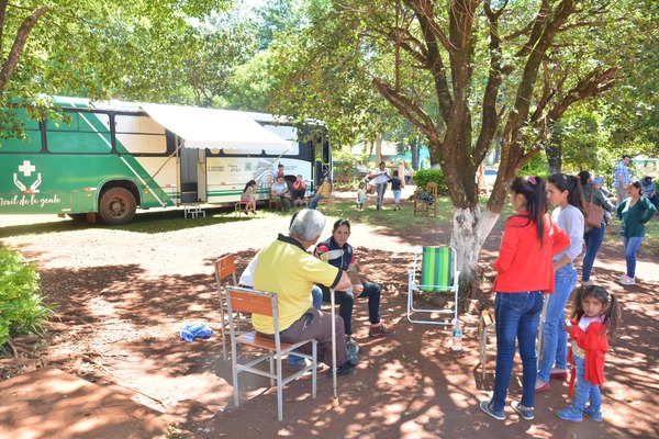 Pobladores de Itapúa Poty reciben atención médica, odontológica y oftalmológica