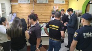 Agentes de la Policía Nacional realizaron un allanamiento por comercialización de medicamentos no autorizados en Asunción