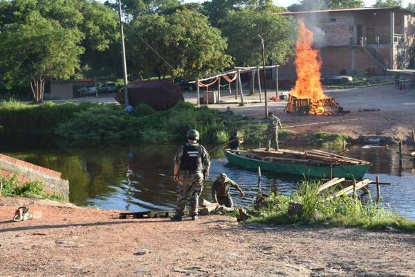 Crónica / Meten manguera debajo del río ¡para hacer contrabando!