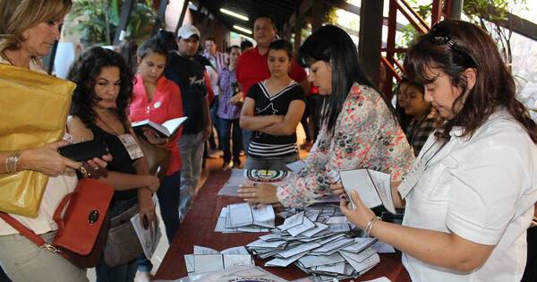 La Nación / TSJE establece un manual de funciones para los agentes electorales con sus tareas específicas