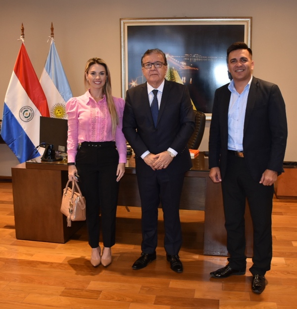Proyectos para Santa Rosa del Aguaray se gestionan en la EBY