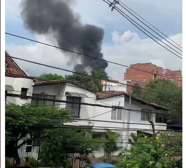 ¡Ocho muertos tras caer una avioneta en Medellín!