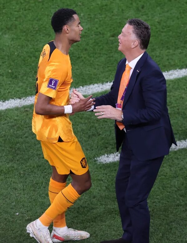 Van Gaal supera a Advocaat - Fútbol Internacional - ABC Color