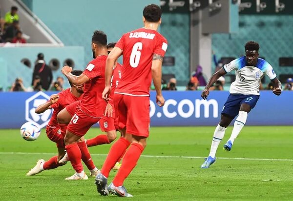 Inglaterra arrasa a Irán y confirma su candidatura - Fútbol Internacional - ABC Color