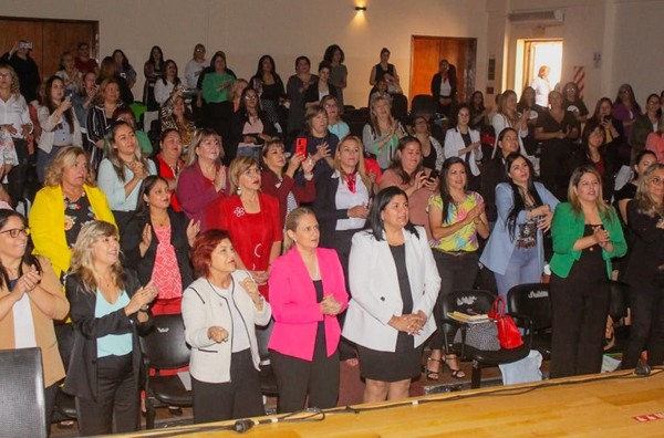 II Congreso Nacional de Mujeres Líderes y Políticas del Paraguay se realizó en Encarnación | Lambaré Informativo
