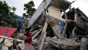 Indonesia cifra en 103 los muertos tras el terremoto de magnitud 5,6