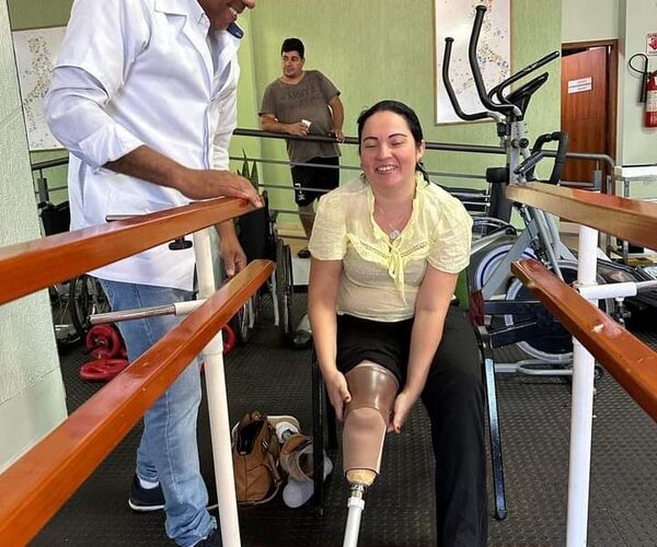 Tesãi realiza segunda entrega de prótesis ortopédicas