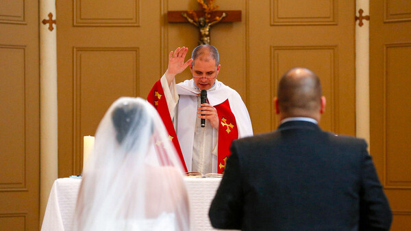 Diario HOY | El Vaticano critica propuesta de dar en Italia bono a quien se case por la iglesia