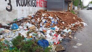 Asunción sin orden: Veredas desaparecen entre basura y escombros - Nacionales - ABC Color