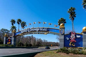Acciones de Disney suben casi un 10% tras nombramiento de Robert Iger como delegado - Revista PLUS