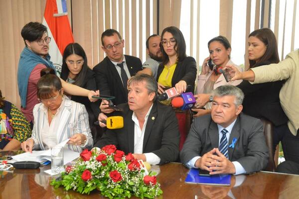 Diario HOY | Presentan libelo acusatorio contra Antonio Fretes