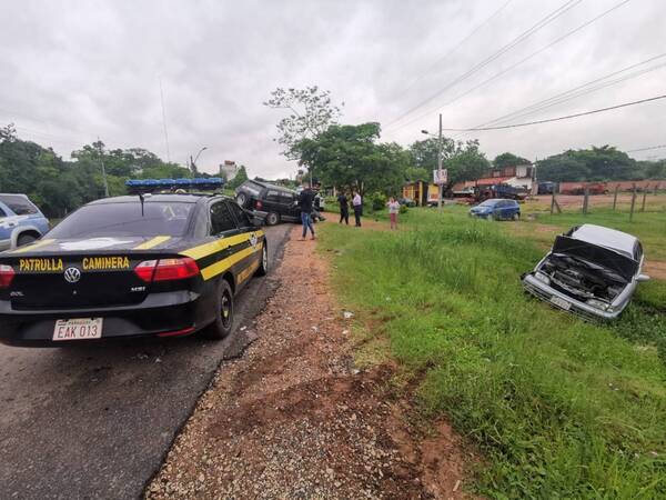 Crónica / Terrible accidente en Limpio deja tres machucados