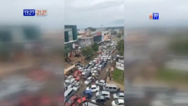 Caos en frontera de Encarnación - Noticias Paraguay