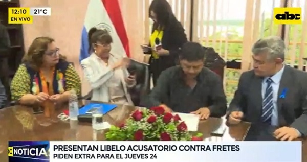 Diputados opositores presentan libelo acusatorio contra Fretes