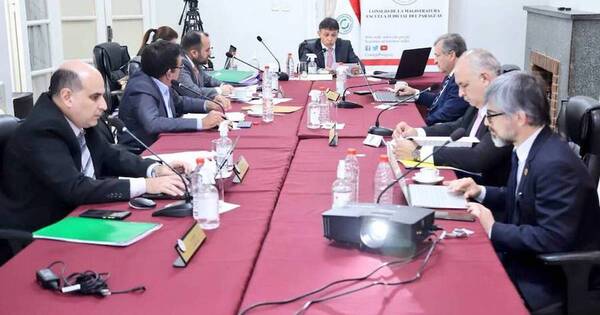 La Nación / Excluida del proceso para FGE critica silencio cómplice de Abdo y Efraín ante atropellos del CM