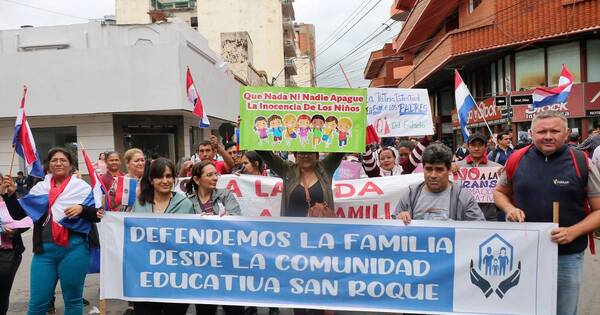 La Nación / Movilización contra la Transformación Educativa pide destitución de autoridades del MEC