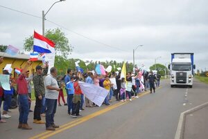 Cerraron ruta en Félix Pérez Cardozo en protesta contra la transformación educativa - Nacionales - ABC Color