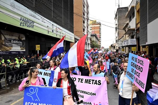 ¿Todo es culpa de la Transformación Educativa?¿Por qué marcharon, otra vez, los “profamilia”? - Nacionales - ABC Color