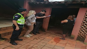 Allanan vivienda tras denuncia por presunto maltrato animal en Itauguá - Noticias Paraguay