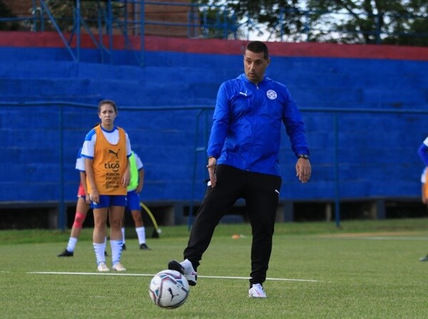 Selección Femenina Absoluta inició los entrenamientos - APF