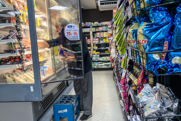 Argentina vuelve a subir el salario mínimo ante la elevada inflación - MarketData